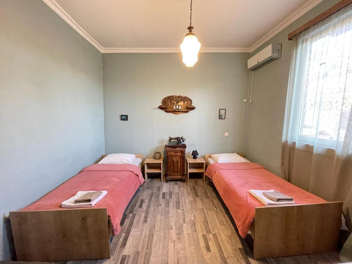 Talaveri Apartment In Old Tbilissi Extérieur photo